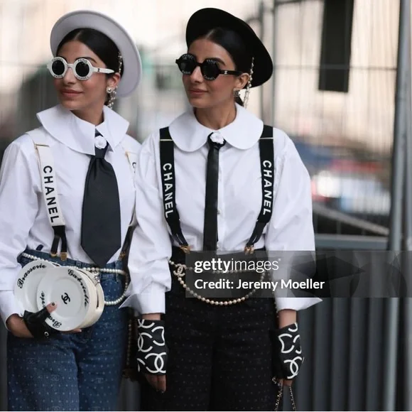 Auth Chanel 22S All Over CC logo Black Leather Fingerless Gloves - Kept Unused - Picture 8 of 9